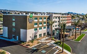 Holiday Inn Express & Suites Lake Havasu - London Bridge By Ihg